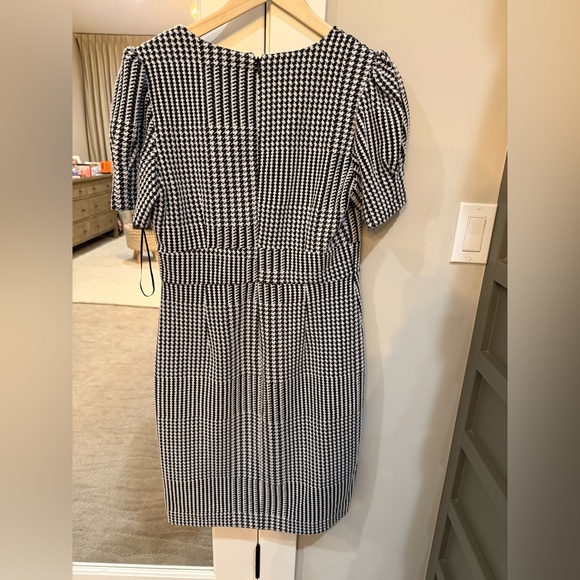 DKNY Black and White Houndstooth Puff Sleeve Dress NWT Size 10 - Picture 3 of 6